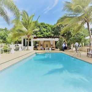 Bonita - Vacation & Event Venue Sleeps 50! Isabela